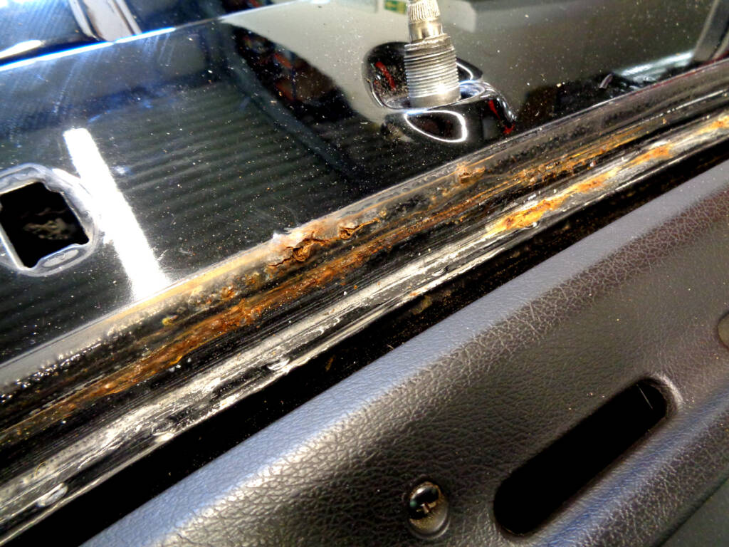 Rost Porsche Scheibenrahmen